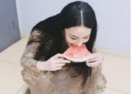 娱乐吃瓜酱穿搭视频