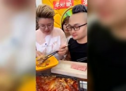 娱乐吃瓜酱存钱
