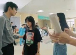 小小的吃瓜娱乐