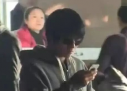 娱乐圈吃瓜男生小说,瓜田里的甜蜜陷阱